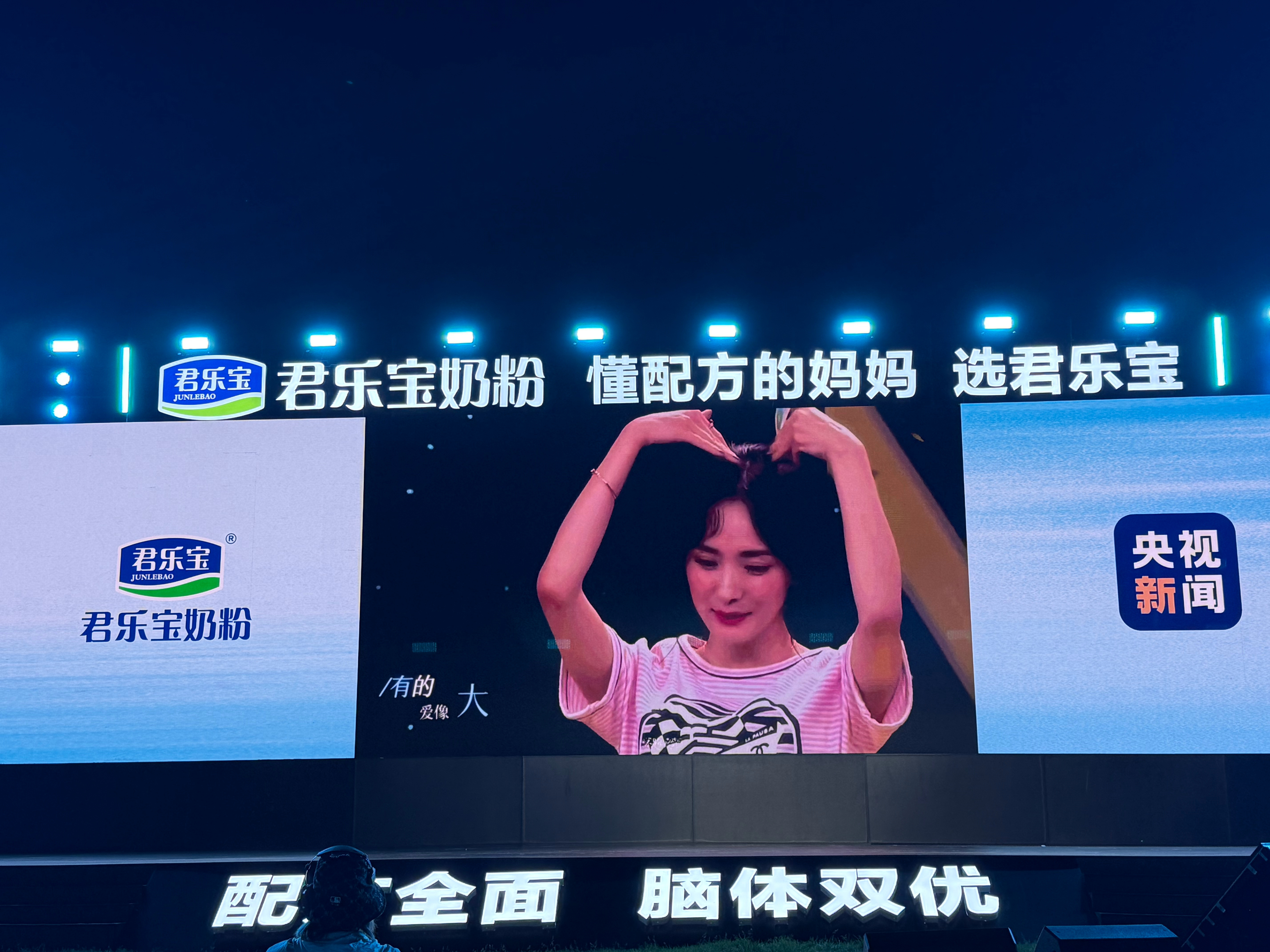 完蛋了明天肯定有很多人要因为这一话哭了，总之我先哭为敬。真二十周年见面会了小蜜蜂