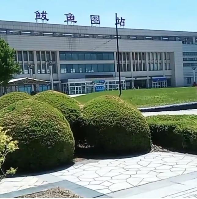 〔泌尿系统的组成（1）各部分的功能（2）〕
泌尿系统由四个组成器官：
肾脏 → 