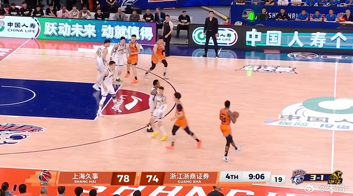 分差来到4分！！！！！！上海78-74领先广厦，最后9分钟，谁赢？上海男篮vs广