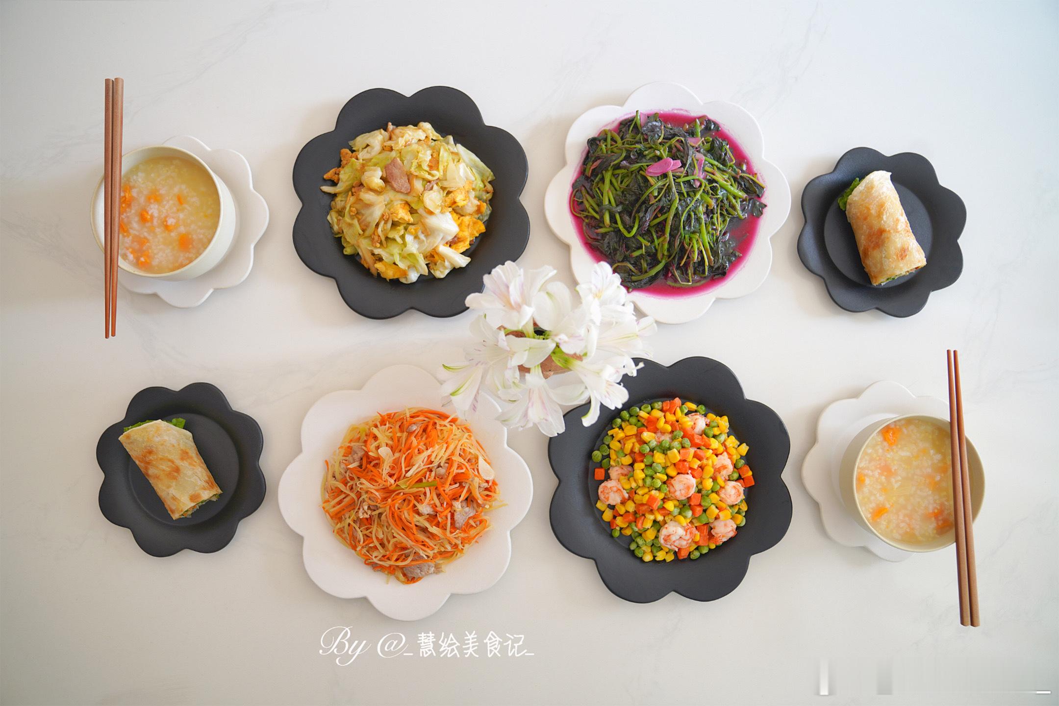 周三晚饭什锦虾仁、绿甘蓝炒鸡蛋、蒜蓉红苋菜、炒三丝、手抓饼、红薯粥~#好好吃饭#