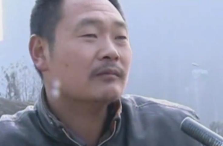 2009年，7岁的女儿突然失踪，父亲一生气就打了他患有精神病的儿子，结果儿子突然