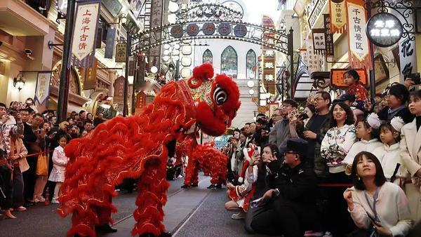 95亿人次的流动量，本质上是中国超大规模市场优势与社会活力的集中具象化。这种“人