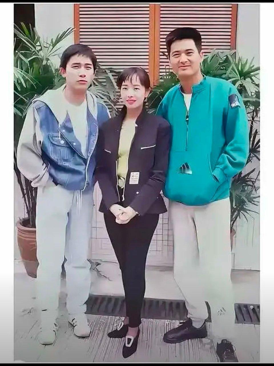 这么老的照片也是少见周润发大男孩时期[哇][哇][哇] ​​​