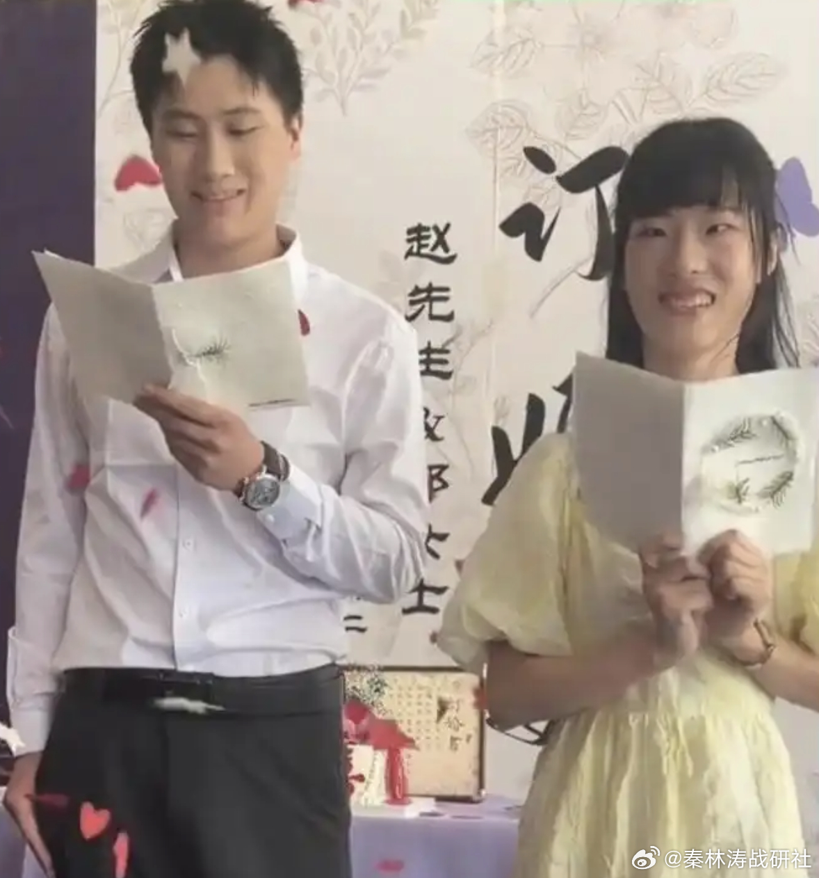 帅气小伙追脑瘫女孩成功求婚 这事乍一看像偶像剧，细琢磨又反常。帅气小伙追脑瘫女孩