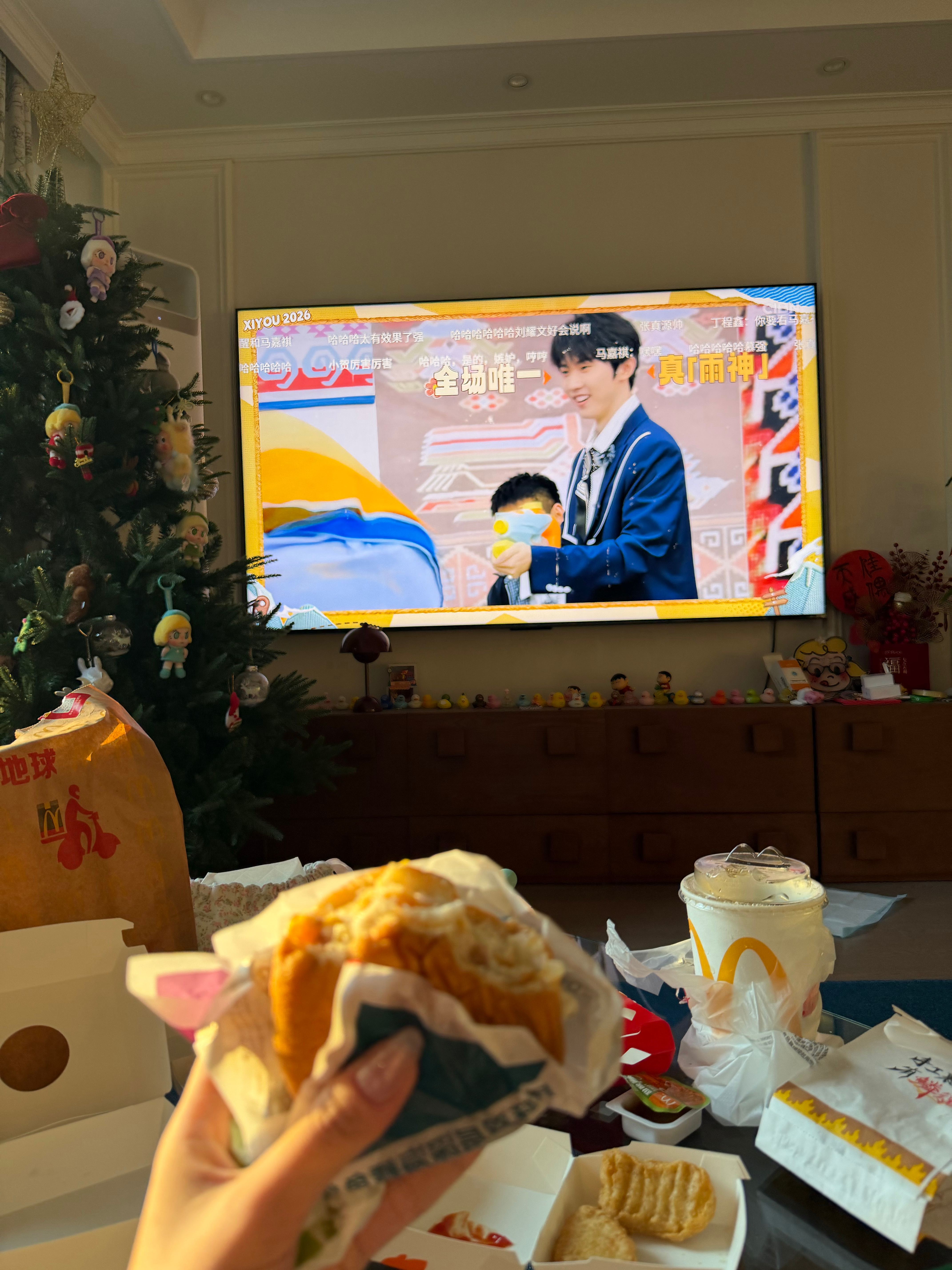 世界上最幸福的事之一就是看时团吃麦当当 