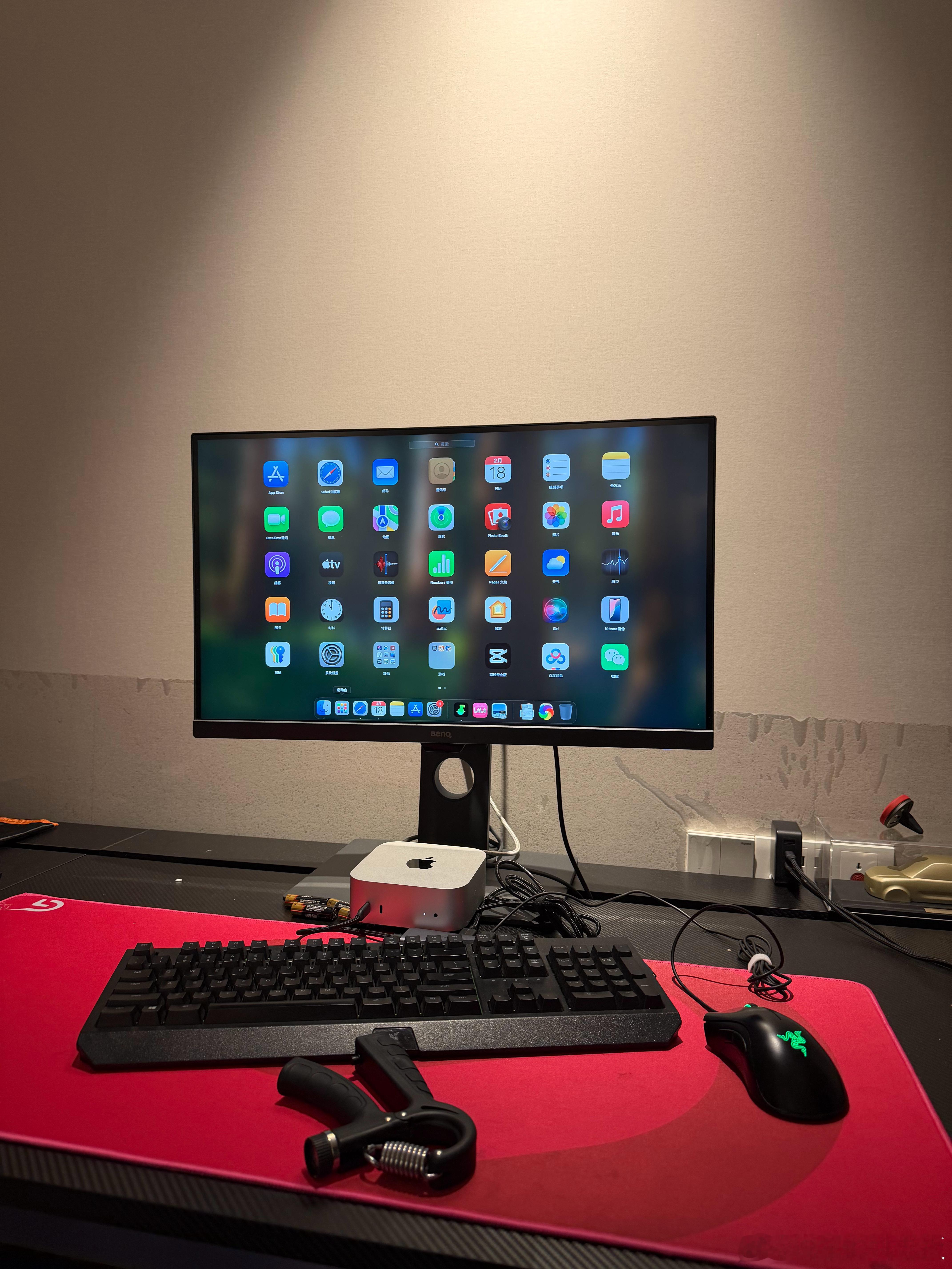 不说了工作狂的我 已经开始回公司加班了 开工了   在家实在呆不住 还是工作让我