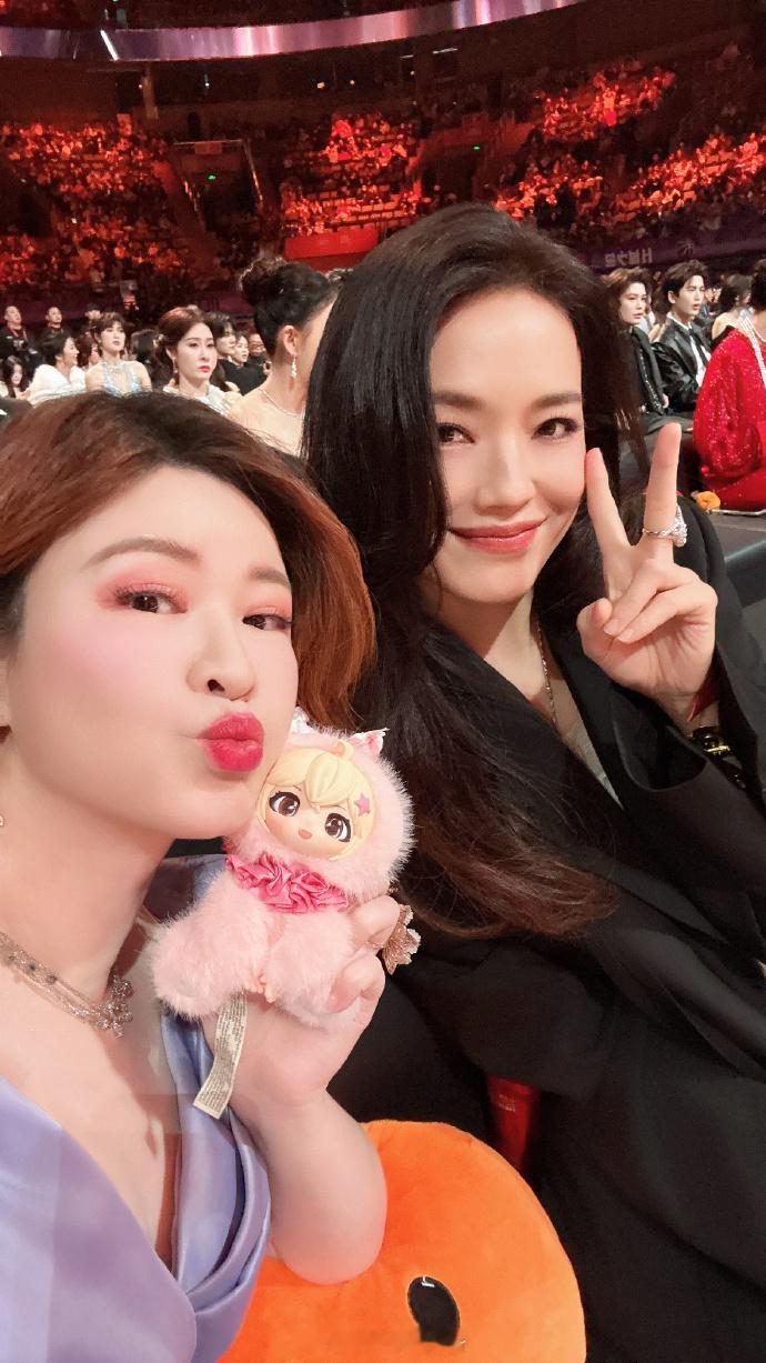 杜华晒了好多合照 哇！ 