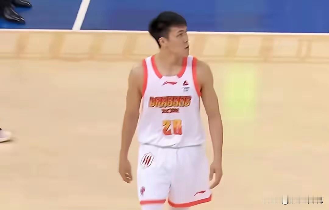 万万没想到，本赛季CBA最大的惊喜是庞峥麟，这位26岁的大龄新秀场均22.8分，