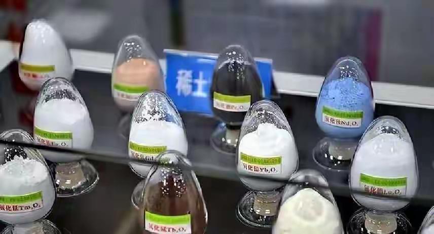 2.75亿吨稀土博弈：美蒙的算盘，中国早有答案
 
2.75亿吨稀土矿的发现，让