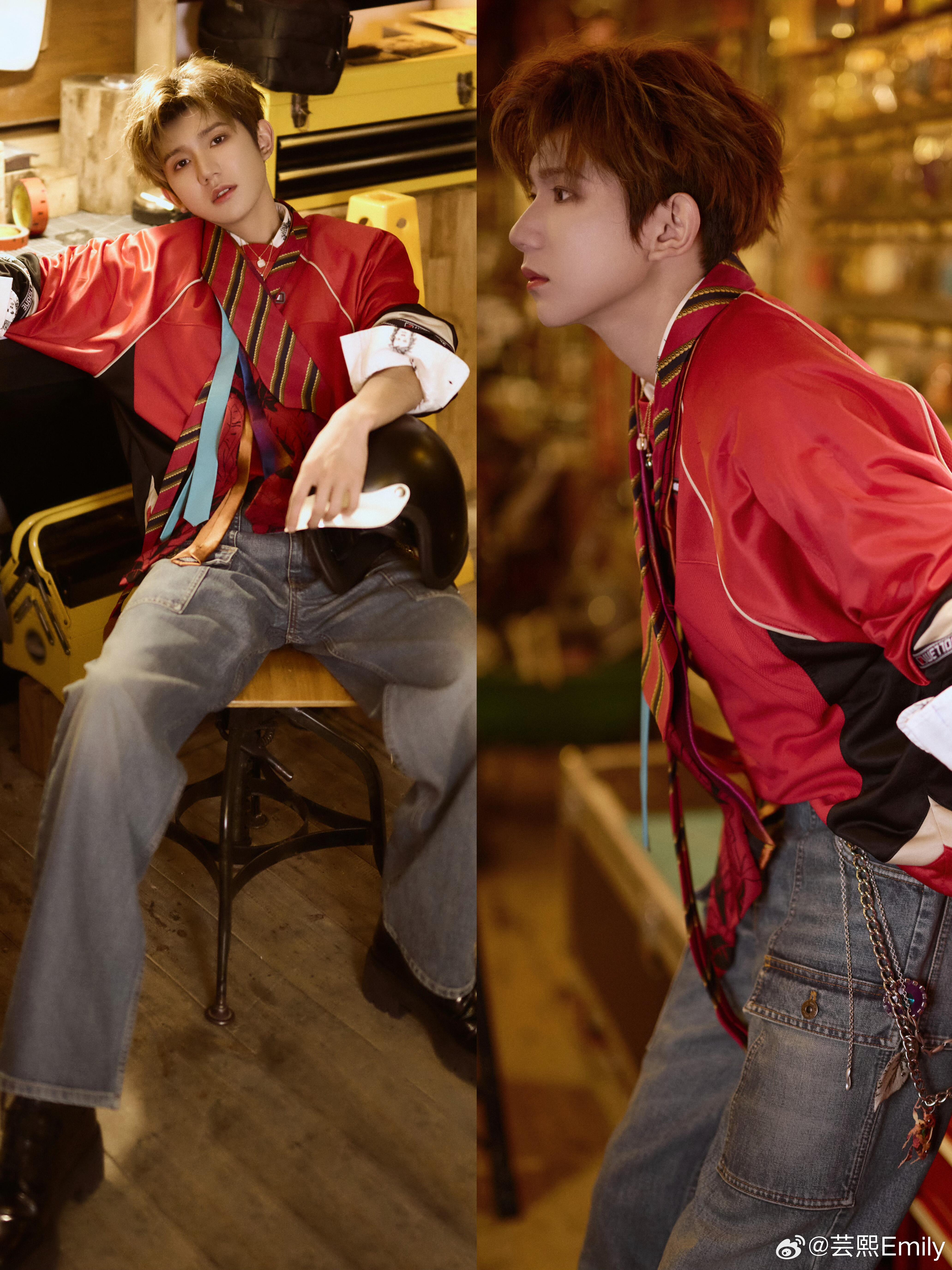 王源南宁太空奇缘音乐节造型，一眼心动的少年感~王源音乐节造型，复古红衫搭做旧牛仔