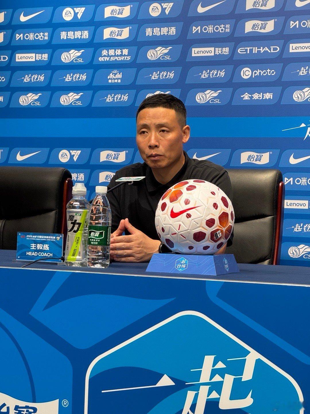 深圳新鹏城 《赛后声音》凭借今晚小胜辽宁铁人，深圳新鹏城止住连败颓势，积分榜上也