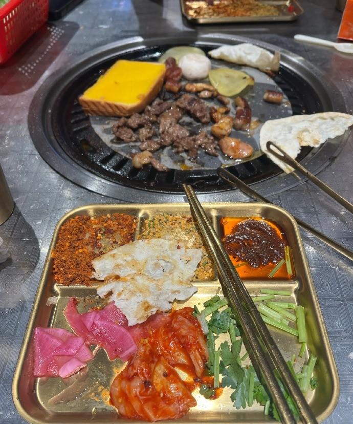 今天是拉车的马
，大半夜还在当司机
汕头·蒋小烧·三肥七瘦烤牛肉(汕头峡山店)