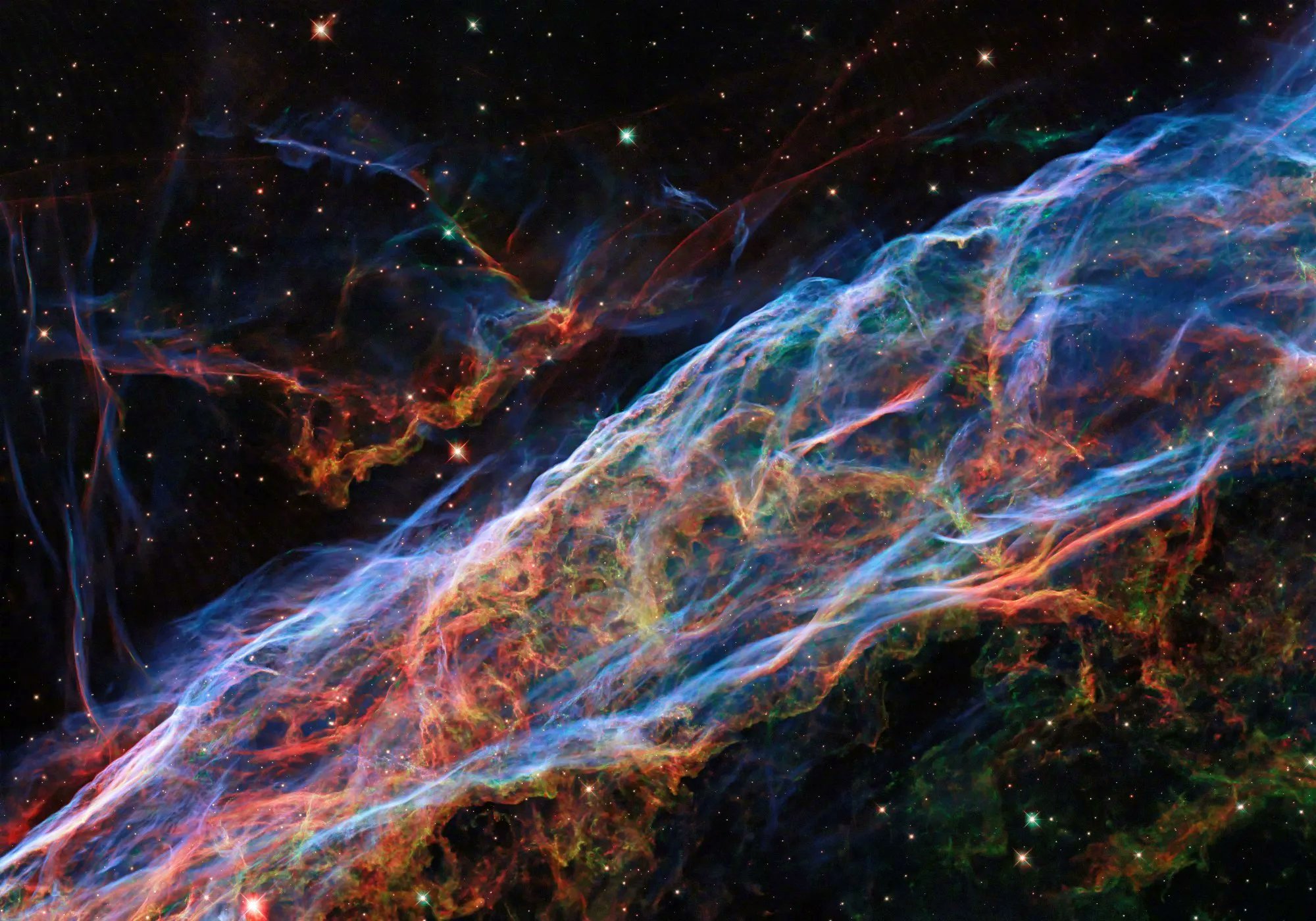 这种超新星遗迹被称为天鹅圈（Cygnus Loop），是大约 2 万年前一颗恒星