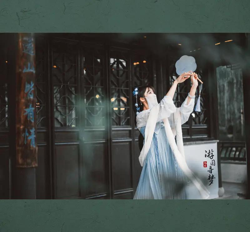 七绝：旧梦重觅
那年初遇起相思，多想重逢赠柳枝
故地今游寻旧影，又将心梦赋新词