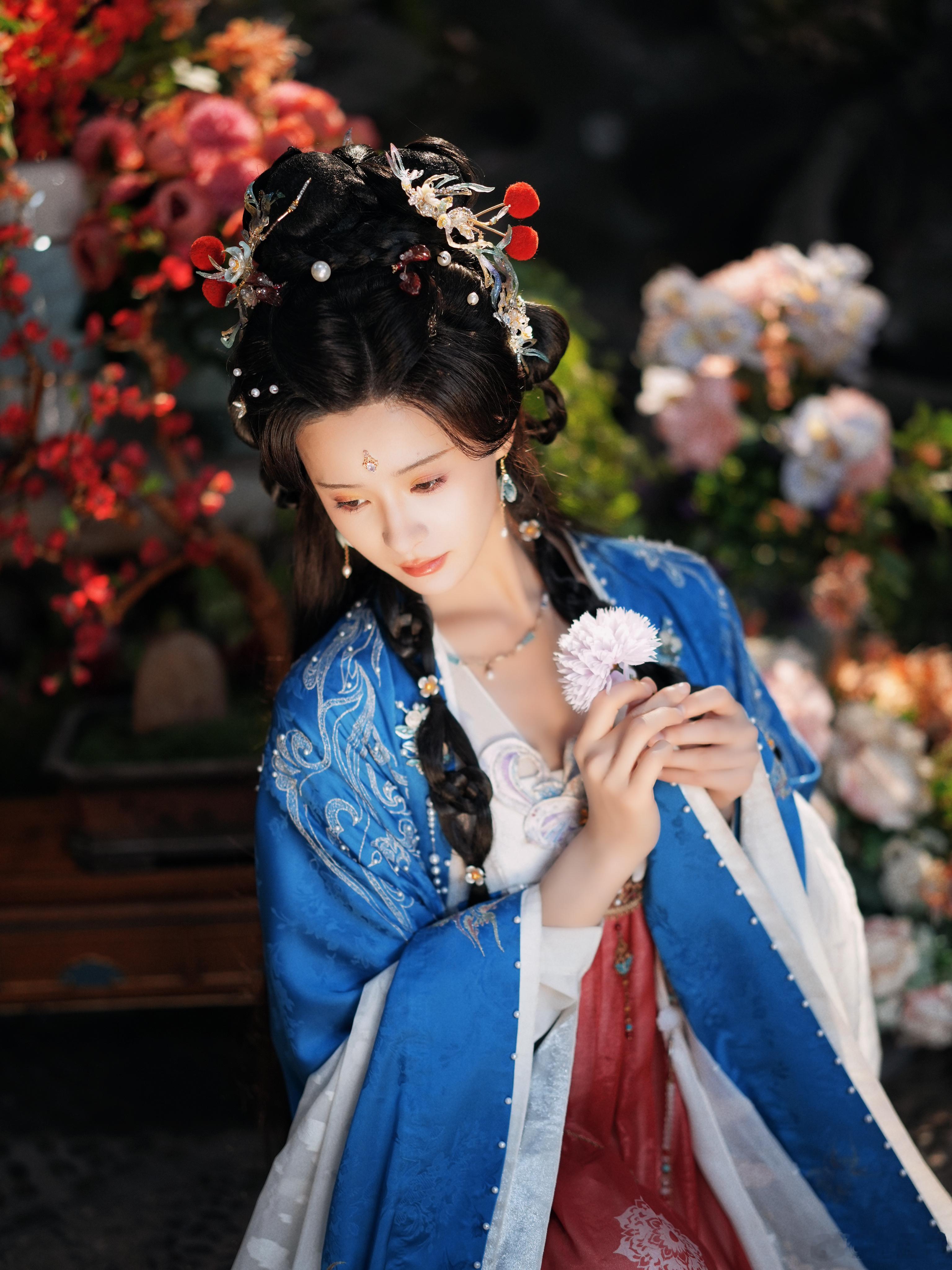 3张美图^o^ 嘿嘿～快来夸夸我（杀青之后赶路去沪回横的路上全程没醒来过:-I 