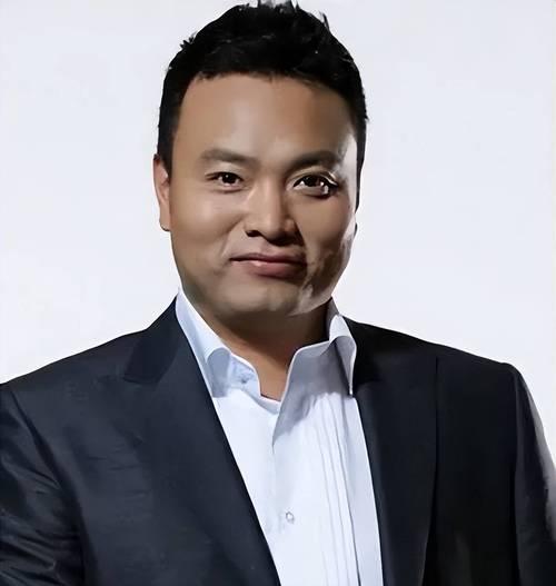标题：央视主持人沙桐离婚，妻子一句“兄弟般纯洁”，前妻直接回怼别扯淡
 
谁能想