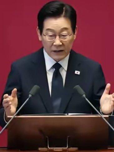 捐伊朗340万又还中国石狮，韩国算盘打得太精尽显投机本色
 
韩国最近一套操作堪