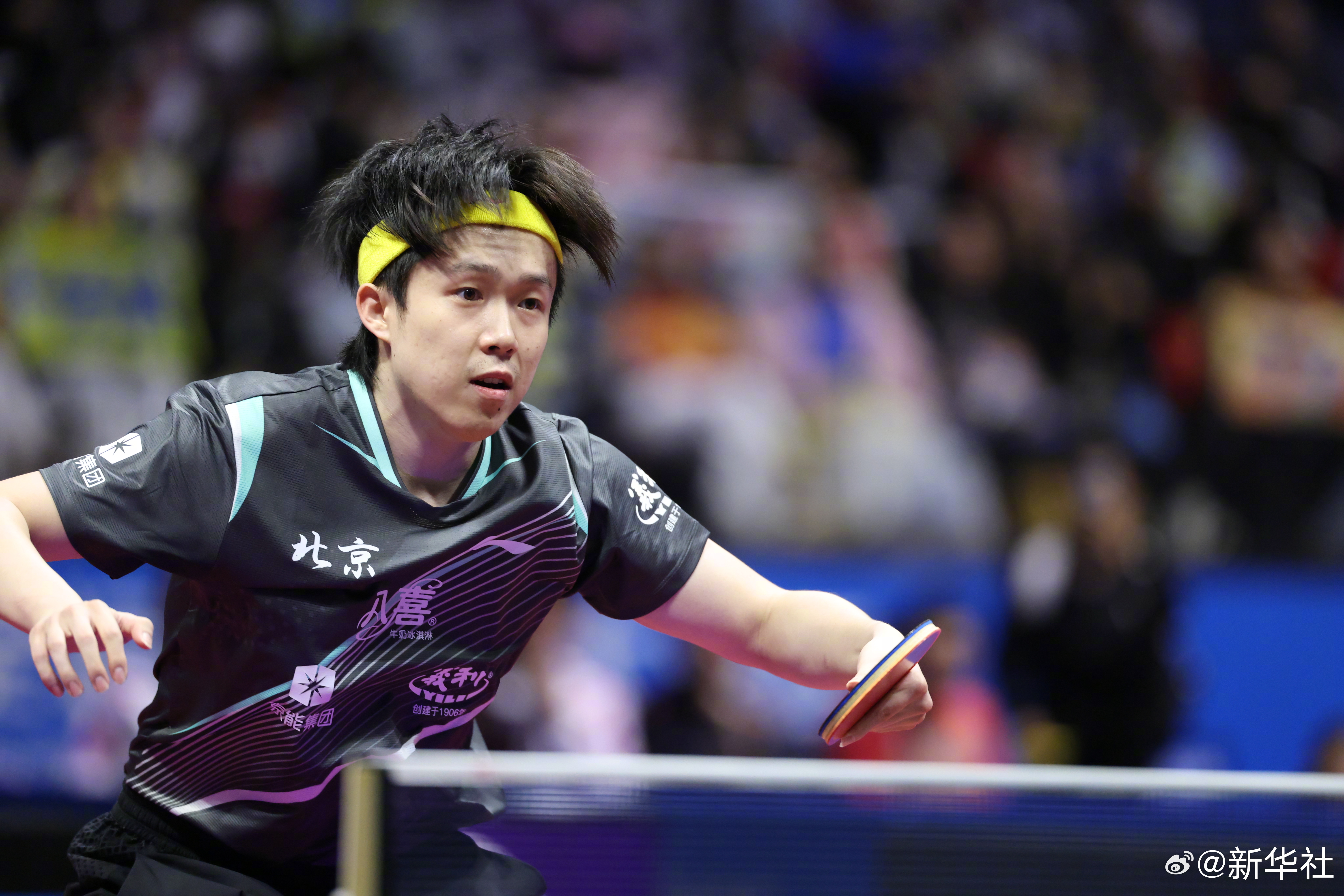 【】第十五届全运会乒乓球男单半决赛， 对阵 ，樊振东扳回一局，大比分1:1平！