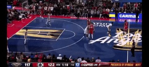 小琼斯暴扣，快船老板鲍尔默高兴的手舞足蹈
今天快船在主场迎战鹈鹕，这也是NBA杯