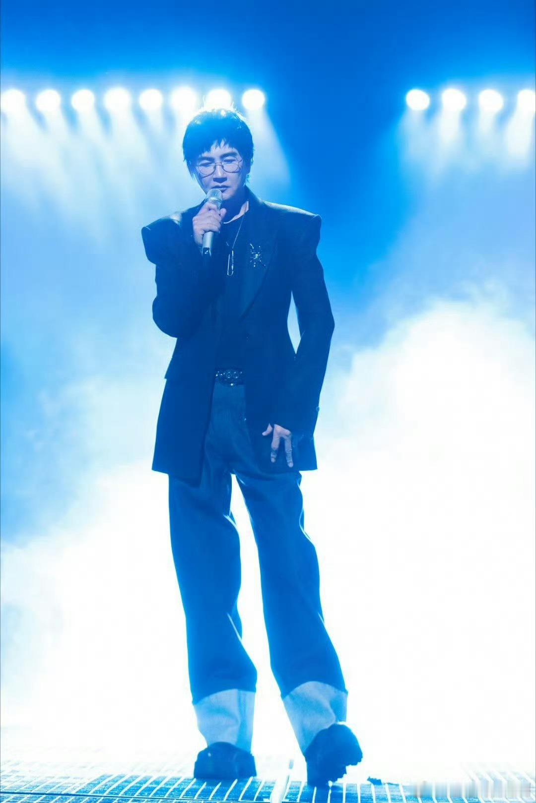 孙楠披荆斩棘大魔王孙楠才826票孙楠妥妥滴演唱会现场啊，这票数认真的吗？ 