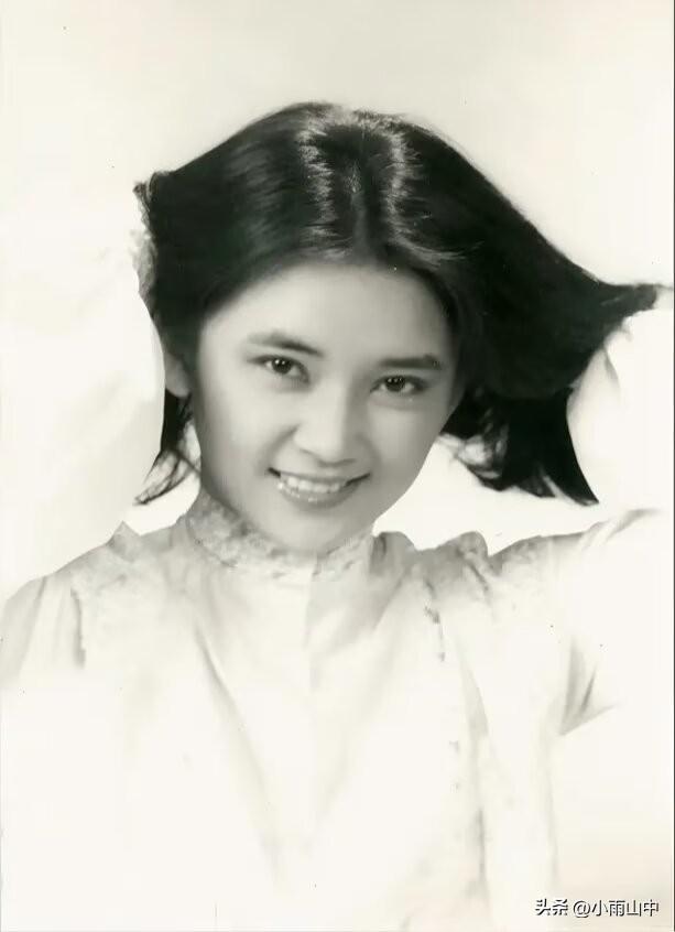 分享一组胡慧中黑白照片