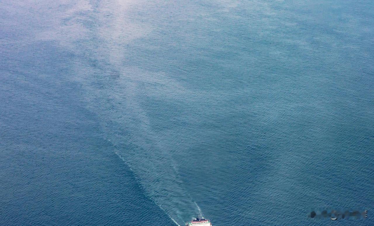 ⛴爱沙尼亚以走私嫌疑扣押一艘货柜船，该船原定从厄瓜多尔驶往俄罗斯他。