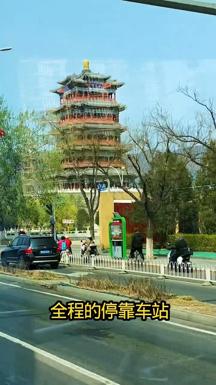 北京公交游M22路，沿着永定河一路向北。
在春暖花开的季节，乘坐全程跑山的公交线
