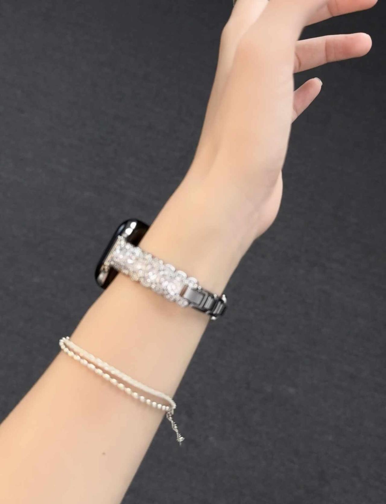 谁懂！这条银闪花边满钻表带真的好美😍
iwatch表带applewatch表带