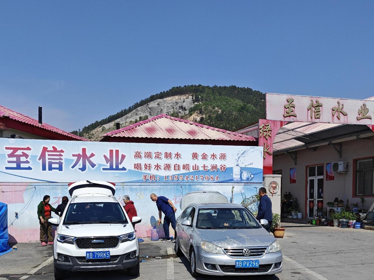 提起崂山矿泉水，那可是岛城人民的最爱，既然来到了崂山，那又怎能不打上两桶崂山泉水
