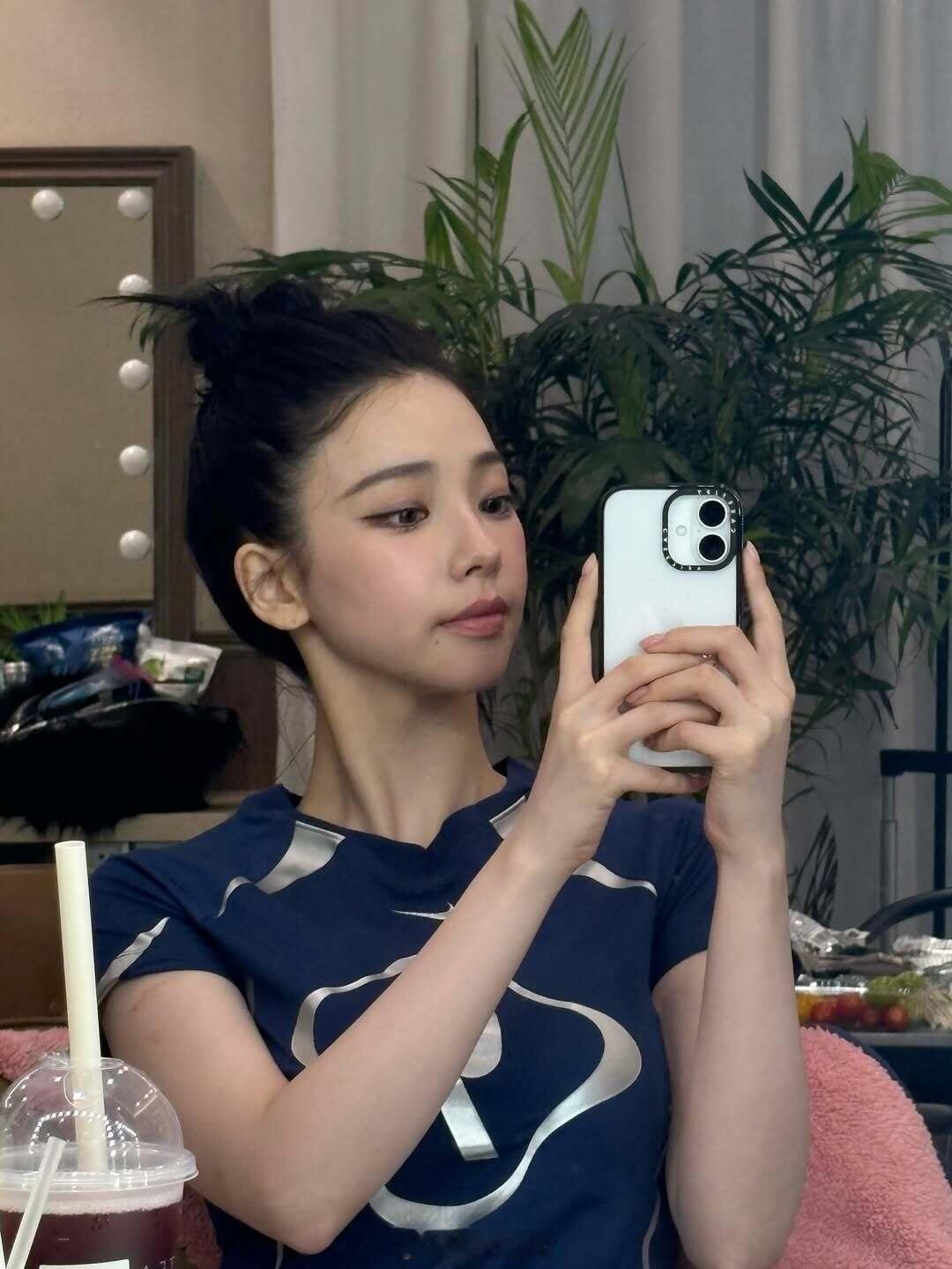 疯了！怎么半个韩娱都在喝喜茶？疑似软广？你们有没有发现一个很奇怪的现象？好像一夜