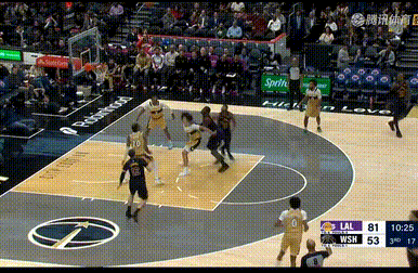 老詹空接背扣来一个！湖人领先30分！湖人vs奇才