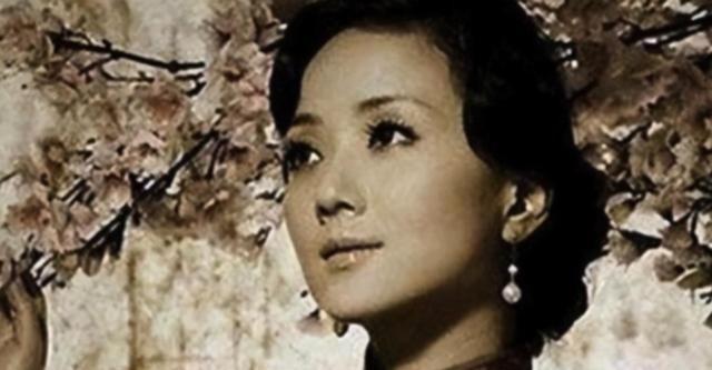 1951年国民党女特务王化琴，被解放军战士押往刑场，就在行刑队准备拉响枪栓时，一