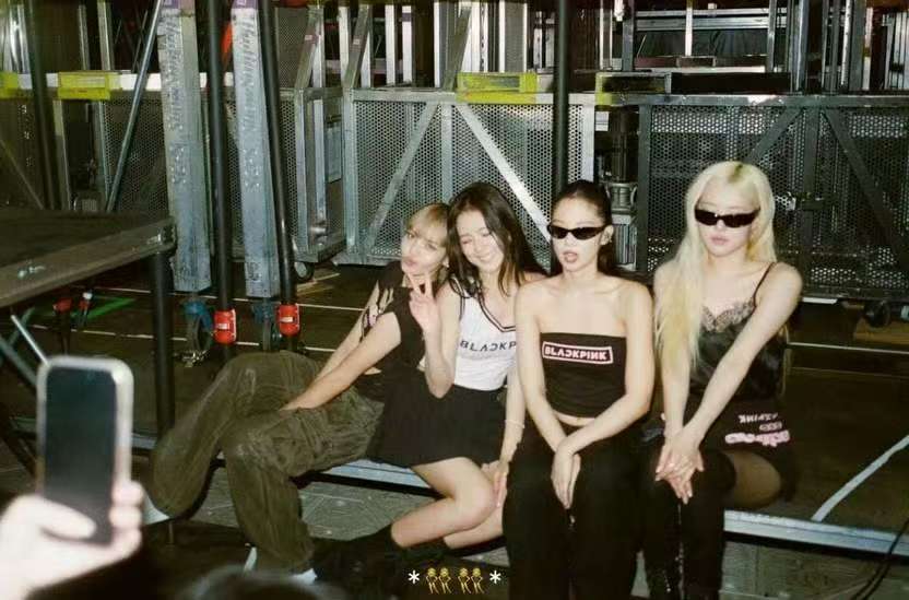 金智秀朴彩英发了Blackpink合照金智秀朴彩英晒Blackpink合照 十周