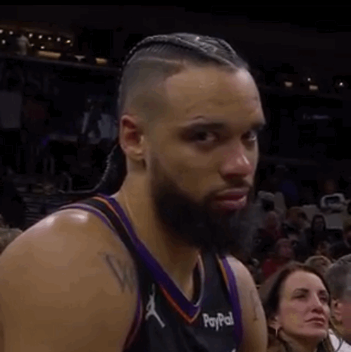 论搞事，迪龙第一，格林只能是小弟，他比高市还搞事！
官方镜头，他做鬼脸🤪
詹姆