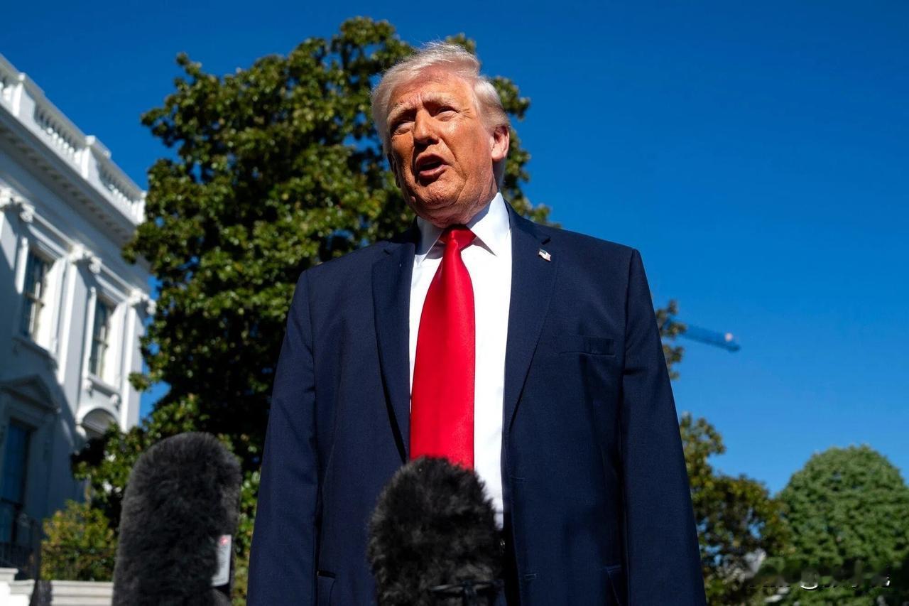 特朗普今晚发文说：“伊朗昨天竟在霍尔木兹海峡开火——这完全违反了我们之间的停火协