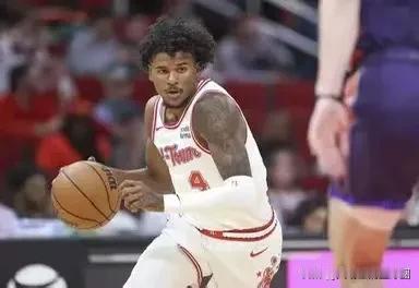 据NBA分析网报道，火箭球员格林本赛季表现起伏这也导致他深陷交易流言，而这样的传