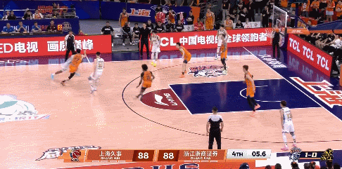 CBA总决赛神剧情古德温压哨三分绝杀 这什么剧情！巴里-布朗一己之力狂砍50分c