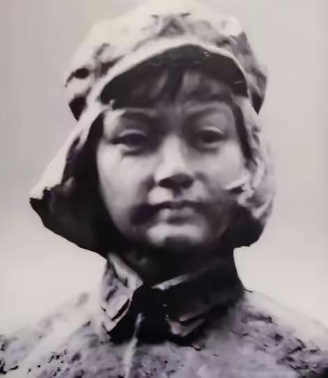 1929年，朱德正和妻子睡觉，突然十几个敌兵破门而入，大喊：“谁是朱德！”危急时