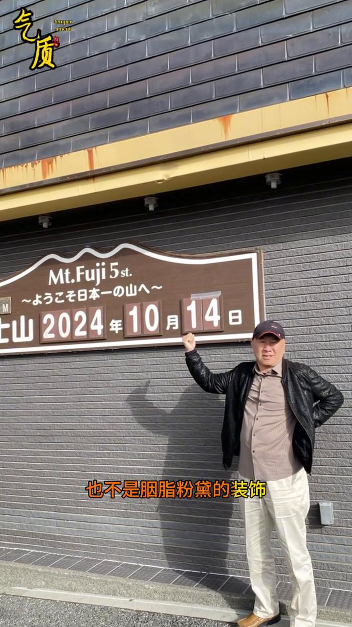气质不是华丽外表的打扮，也不是胭脂粉黛的装饰，更不是容貌出众的长相，而是内在散发