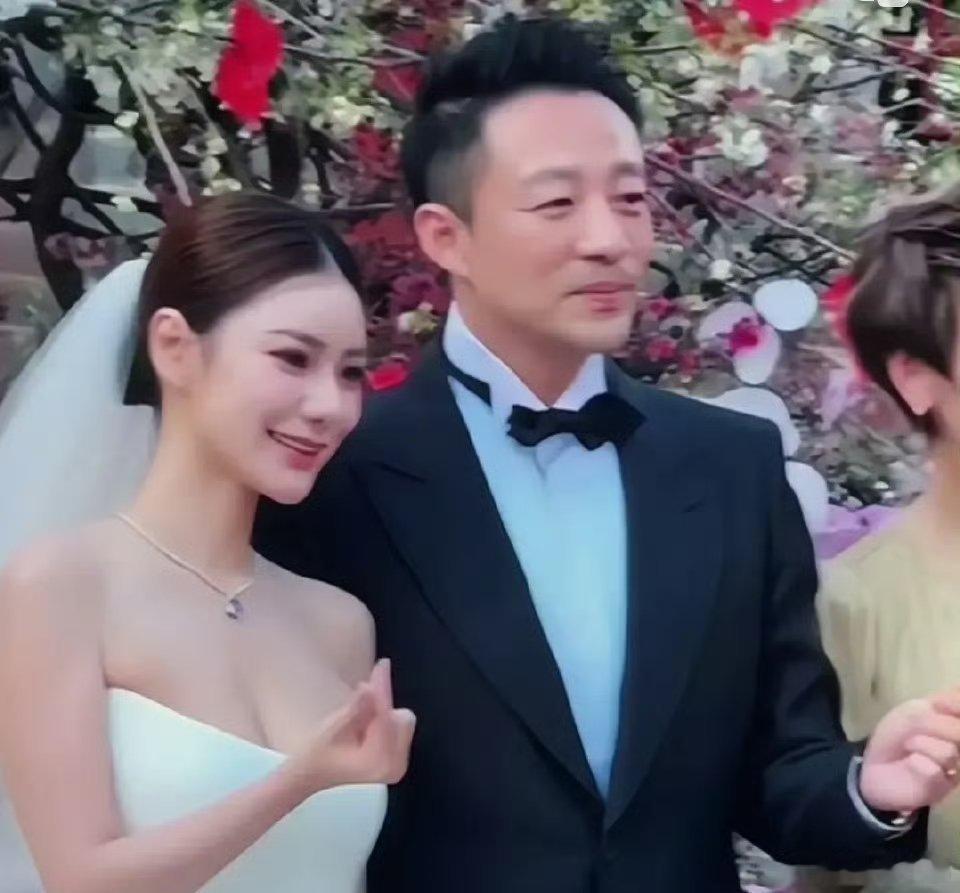 大S终究输了，她不是输在自己没有马晓梅漂亮，也不是输没有马晓梅善良，而是输在她一