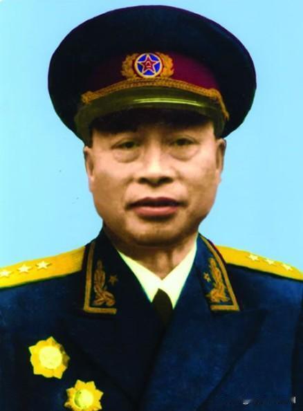 他是开国上将，毕业于黄埔军校五期。45岁任东北军区军需部部长。52岁任解放军武装