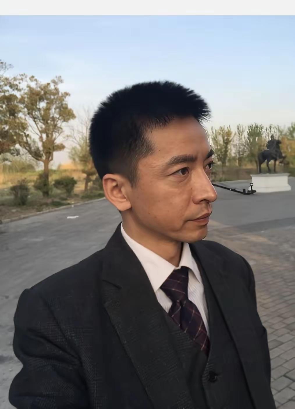 真纳闷，一个表演系主任大过年投案自首，中央戏剧学院表演系主任王鑫主动投案，大过年