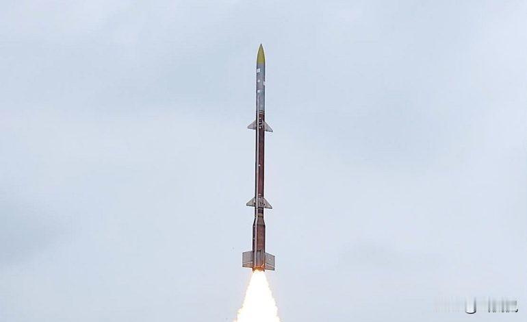 7月23日，印度国产库莎防空导弹完成高空靶机拦截测试，印媒大肆造势，宣称这款装备