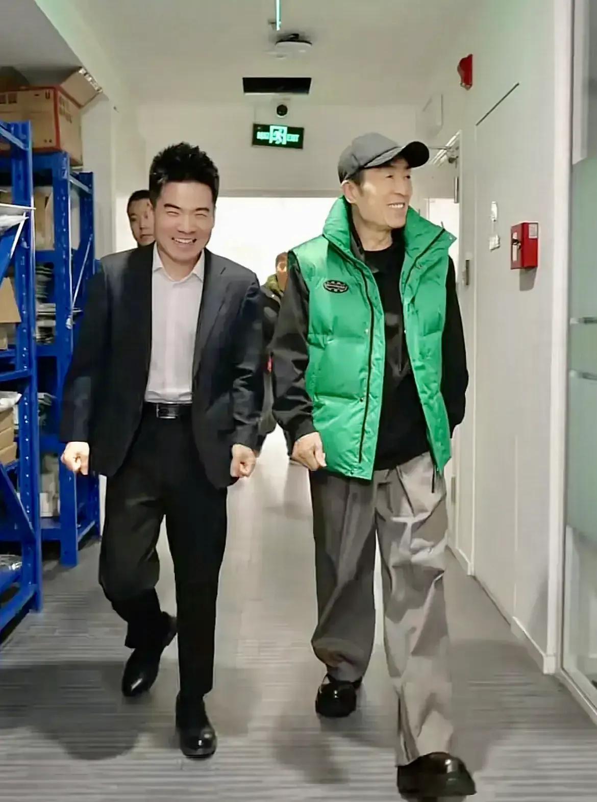张艺谋导演做客宇辉同行
宇辉又出新感言：
你若计较
鸡毛蒜皮也能伤你
你若释怀
