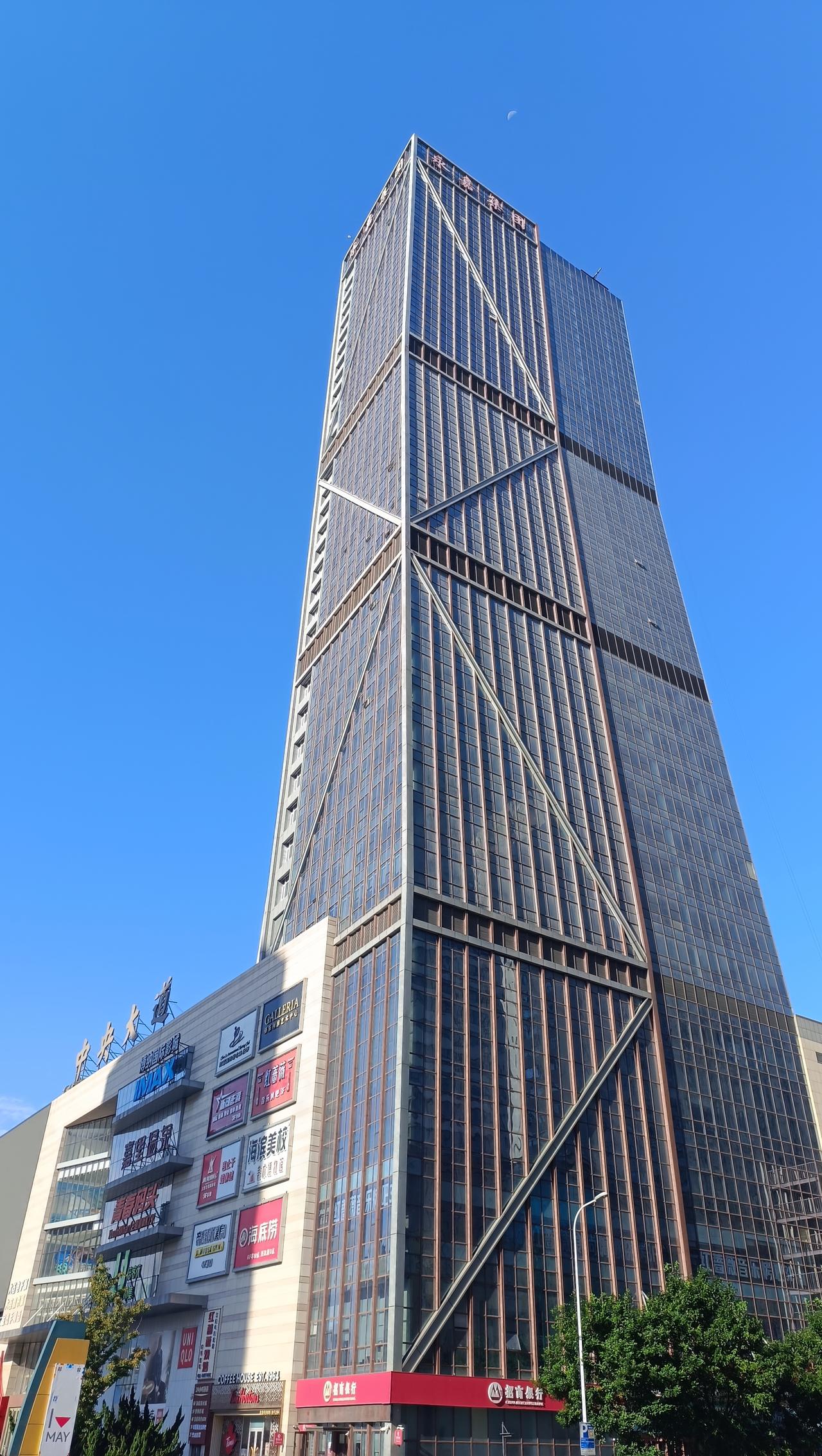 #记录我的8月生活#
经过昨天的雨后，今天终于有了一丝丝秋天的感觉，好久没有不开