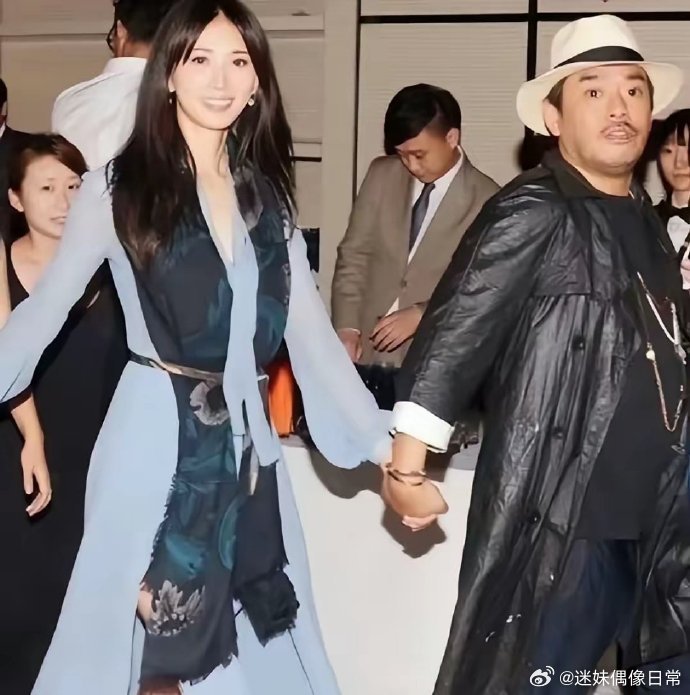 追求林志玲20多年的邱士楷结婚了，新娘一看就是妥妥的小林志玲啊，所以说，一个人真