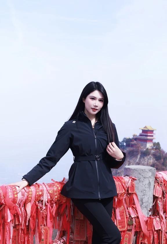 西安春日封神！南五台玉兰×云海太绝了⛰️
终南神秀不负盛名，春风一吹，就赴了这场