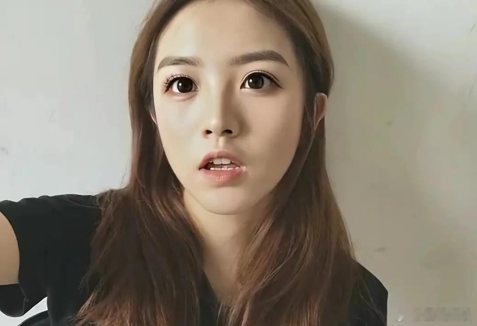 田曦薇早期好像精神小妹 