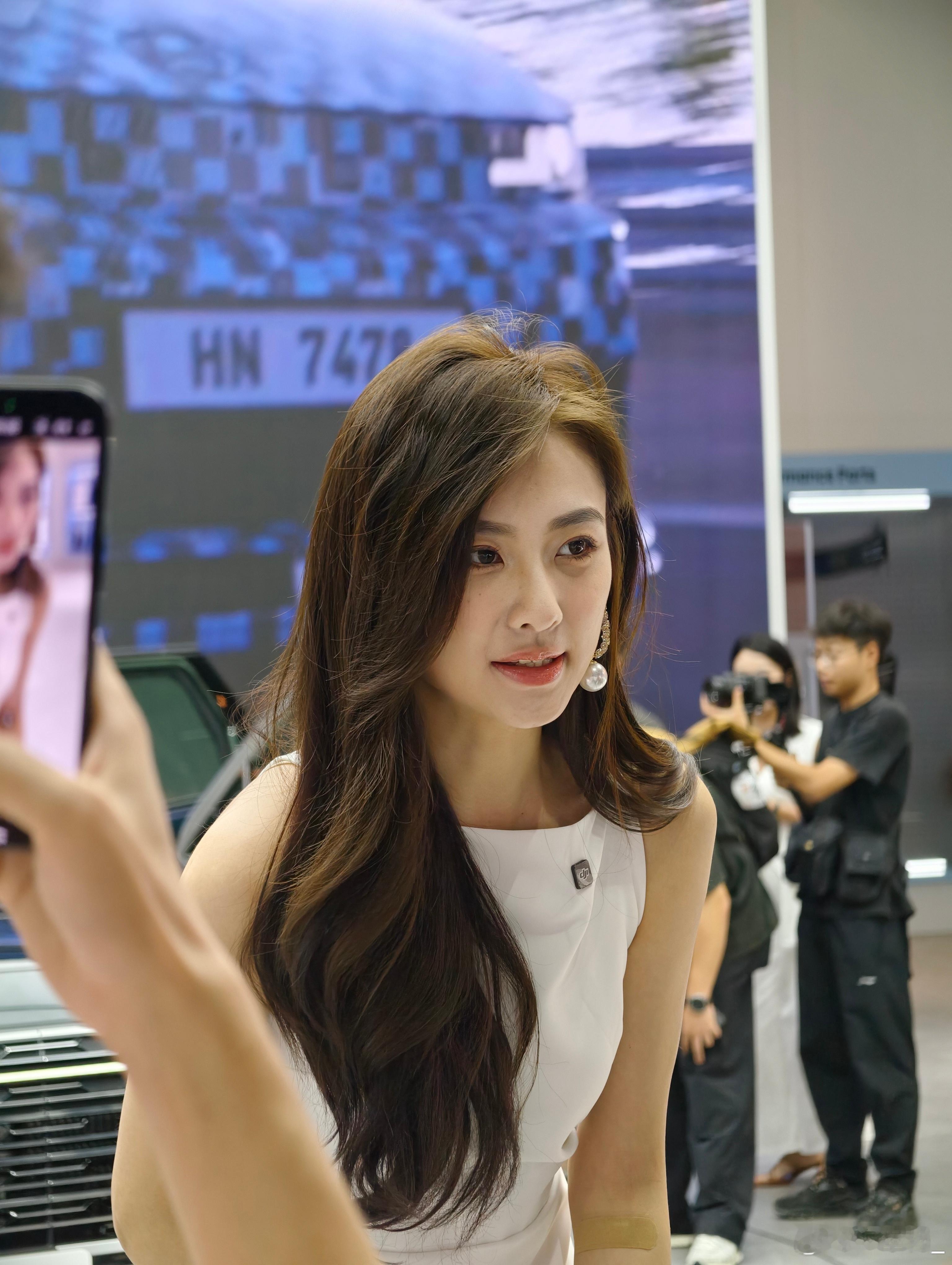 2025成都车展 晚上了每次车展必不可少的车模特辑昂[doge]发现这次现代展台
