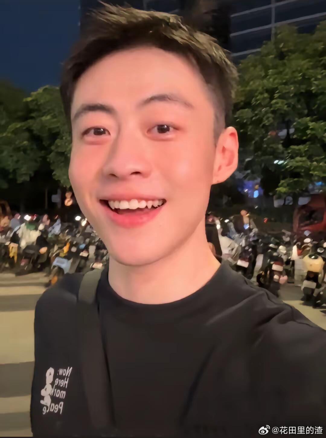 被两个家爱着是什么体验 遗憾变成礼物，孤单变成双倍宠爱，我真的很幸福💖离异家庭